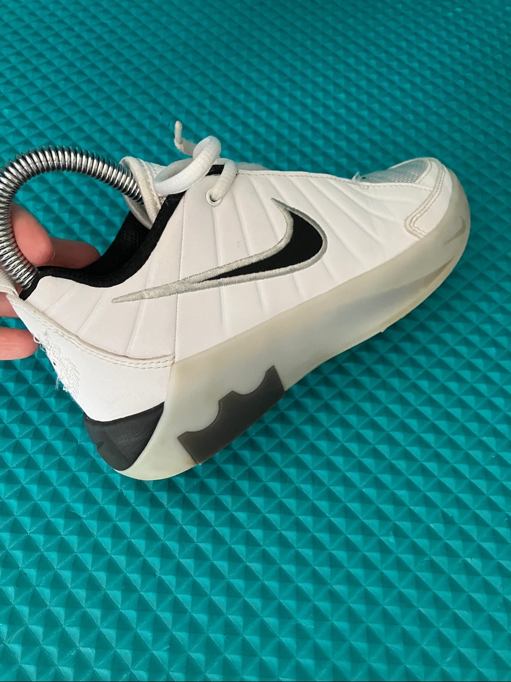 NIKE LeBron Witness 9 performance basketball shoes Kids | 1.5